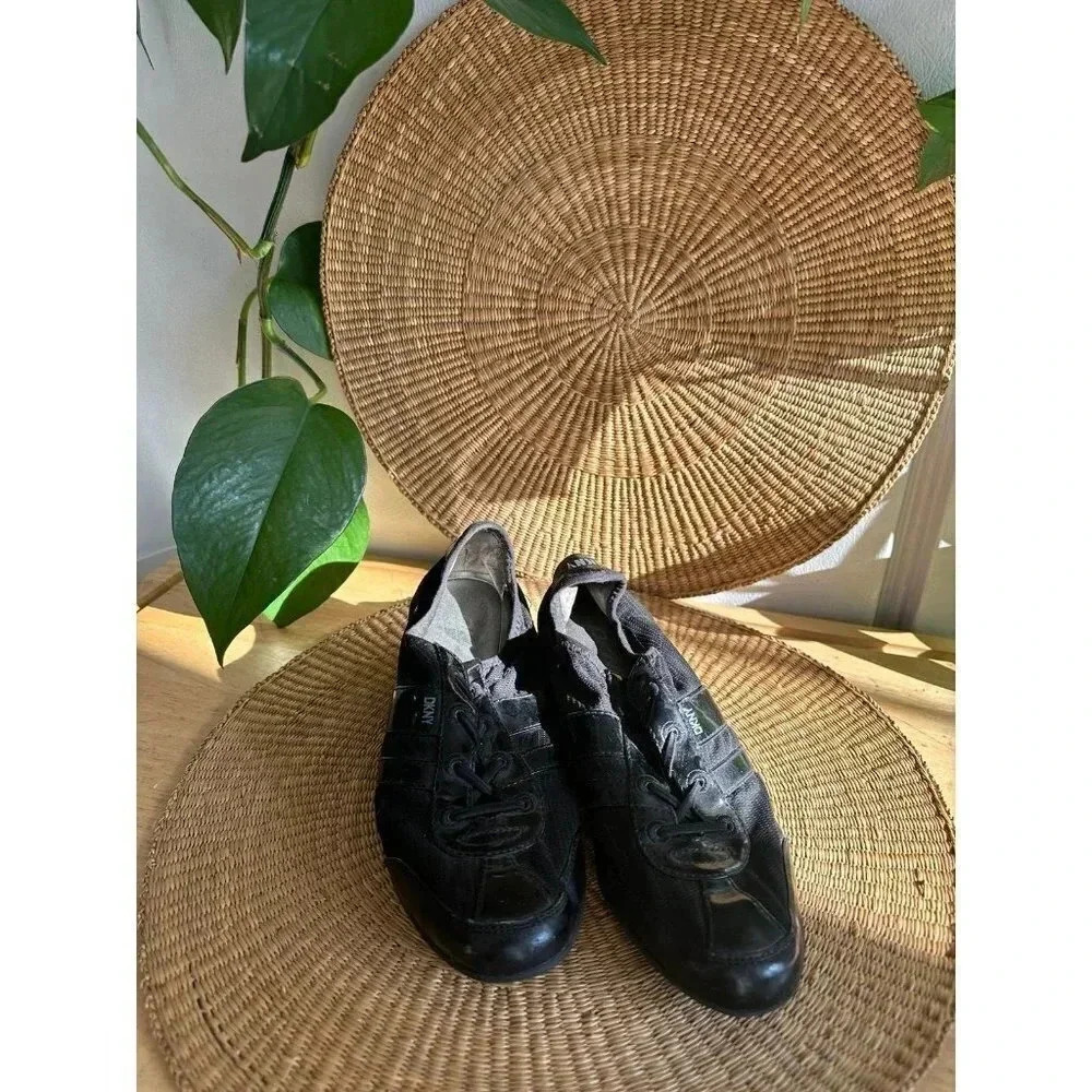 DKNY Womenβs size 8 black wedge shoes